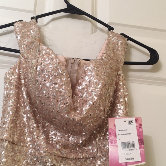 Dress - Picture 5 of 5